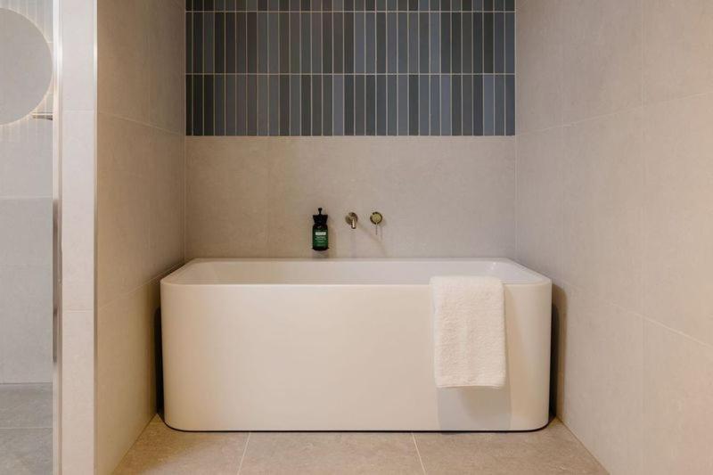 Crowne Plaza Adelaide Mawson Lakes By Ihg Extérieur photo